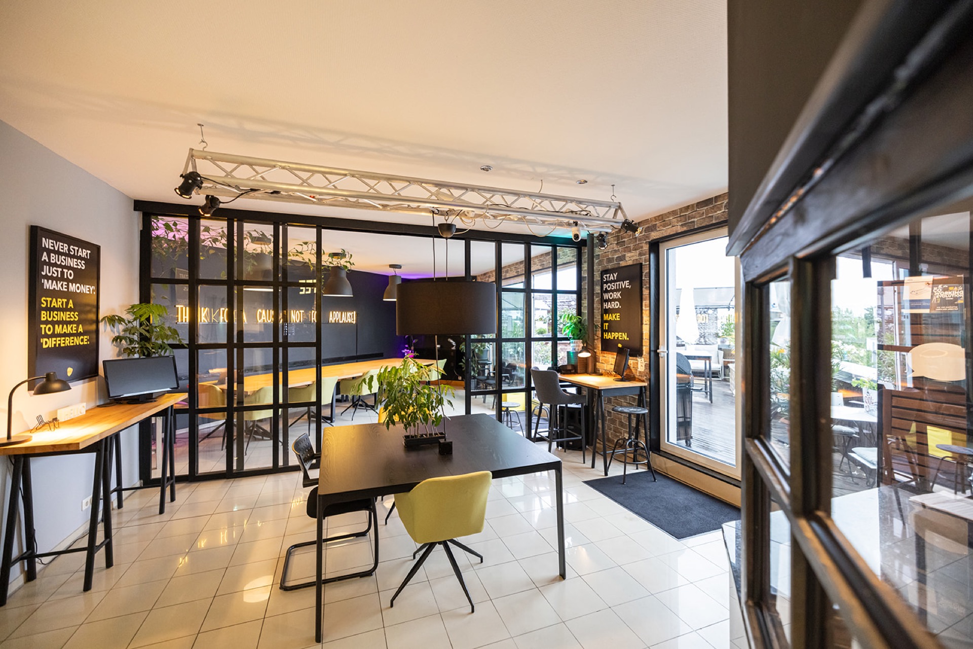 THE ROOF Coworking Space